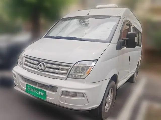 SAIC MAXUS Xintu V80 New Tu V80, 2.5-liter diesel, automatic transmission, 5-seater converted into a motorhome.