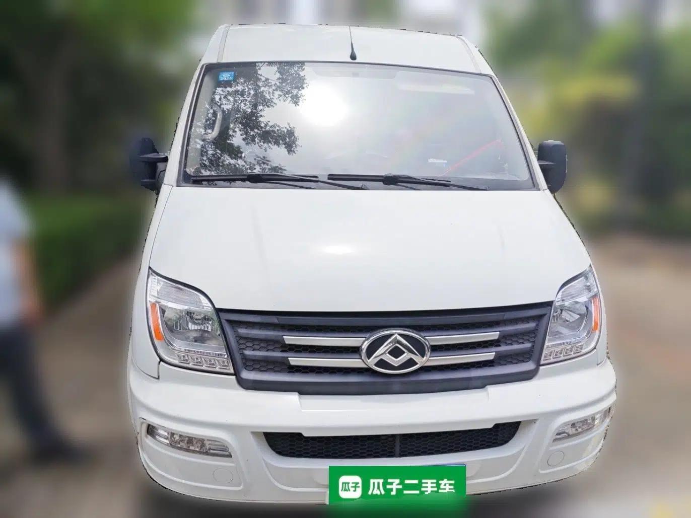 SAIC MAXUS Xintu V80 2023 2.0T AMT Classic Aoyuntong Short Wheelbase Ultra-Low Roof 5/6-Seater — миниатюра 2