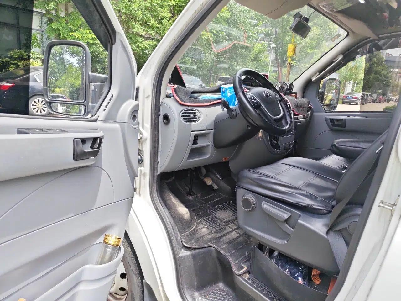 SAIC MAXUS Xintu V80 2023 2.0T AMT Classic Aoyuntong Short Wheelbase Ultra-Low Roof 5/6-Seater — миниатюра 16