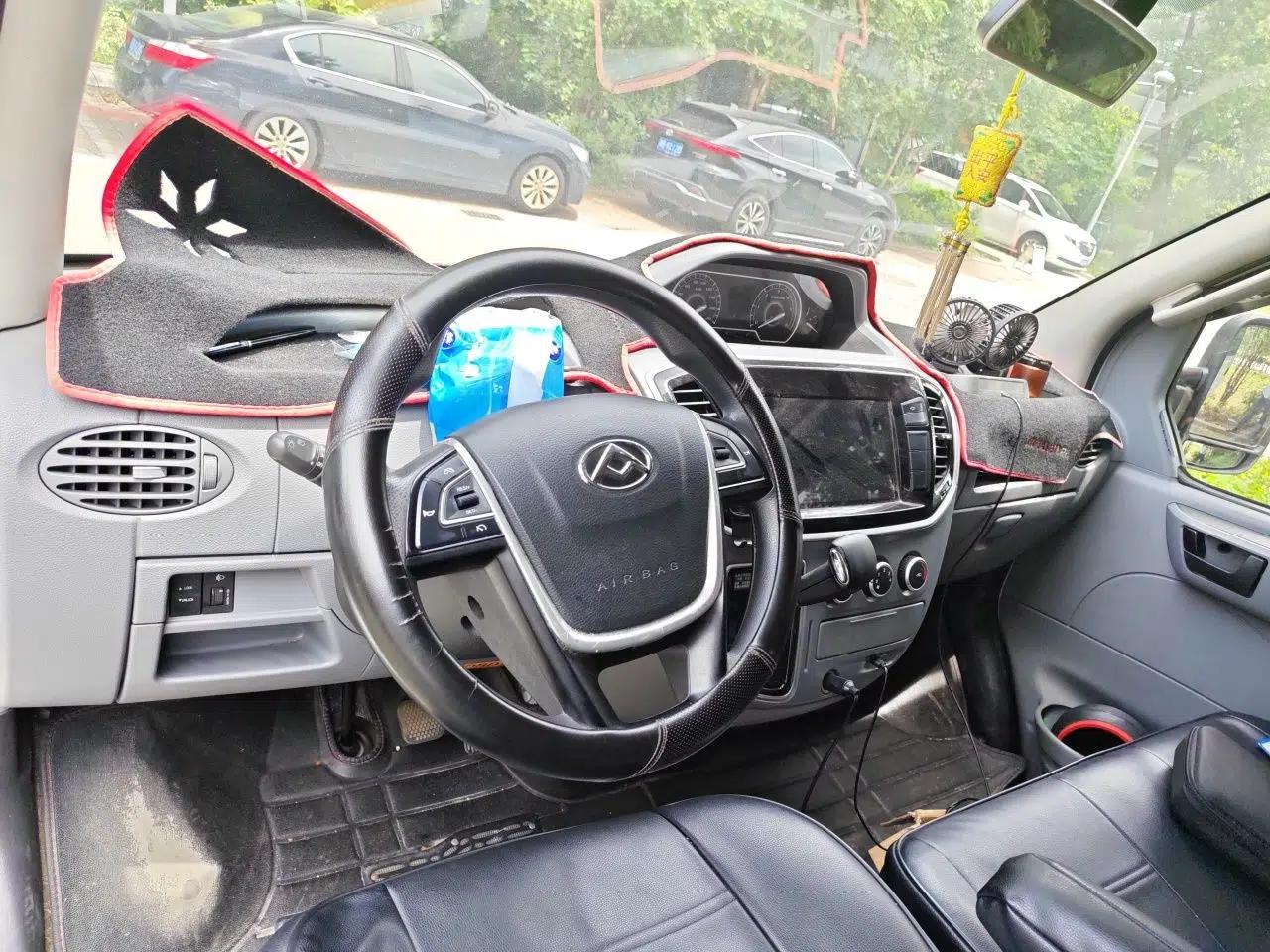 SAIC MAXUS Xintu V80 2023 2.0T AMT Classic Aoyuntong Short Wheelbase Ultra-Low Roof 5/6-Seater — миниатюра 9