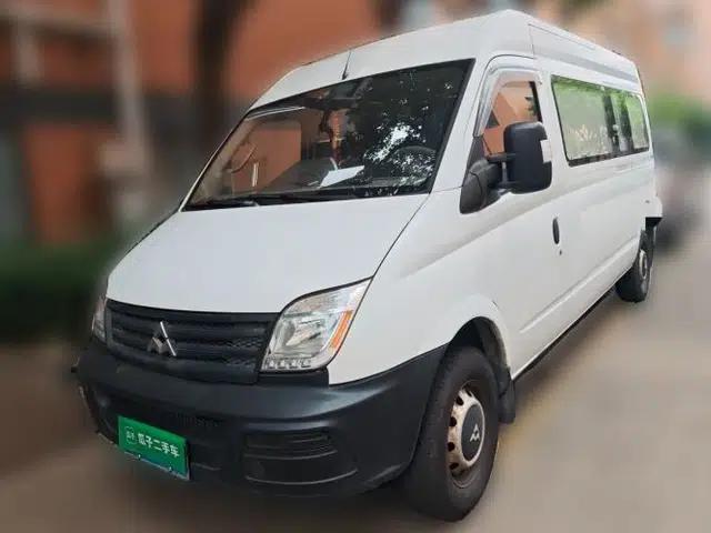 SAIC MAXUS Xintu V80 2014 2.5T Aotuntong Long Wheelbase Mid-Roof Model