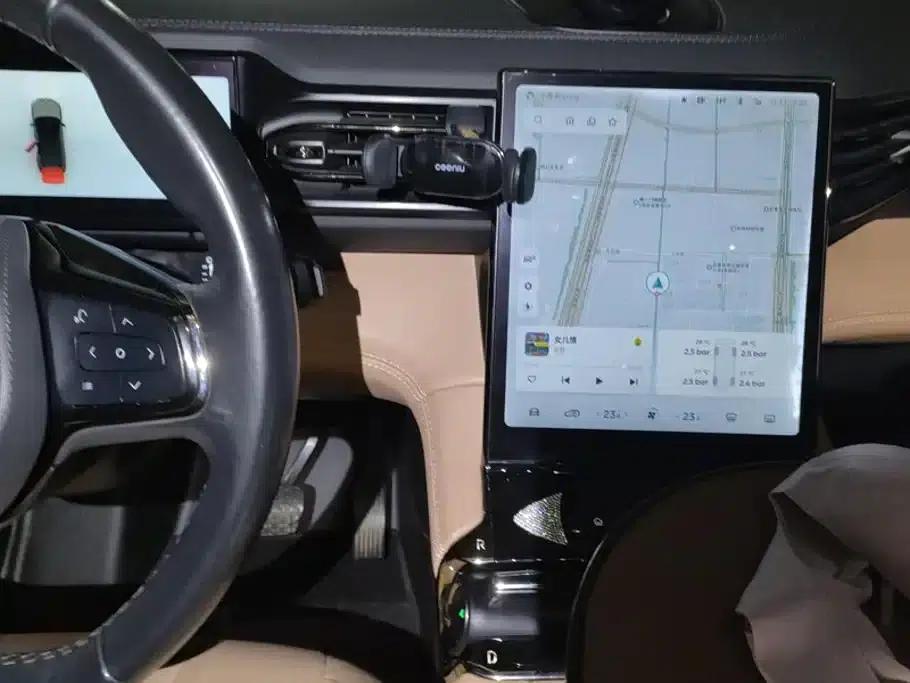 NIO ES8 2020 Model 580KM Six-Seater — миниатюра 13