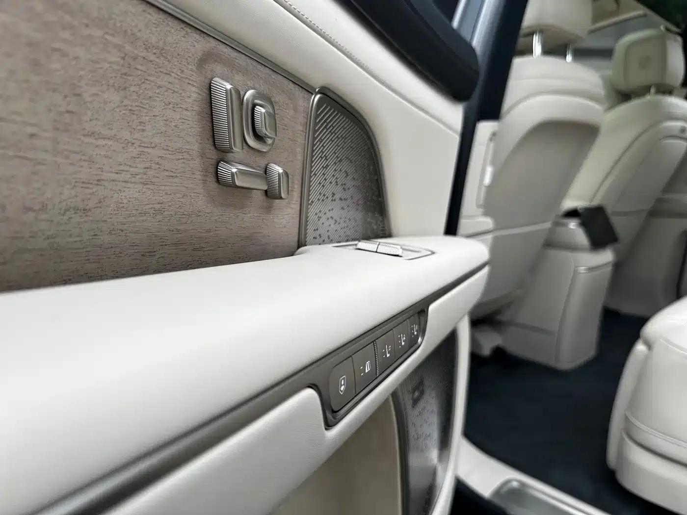 NIO ES8 2026 Model Six-Seat Executive Signature Edition — миниатюра 11