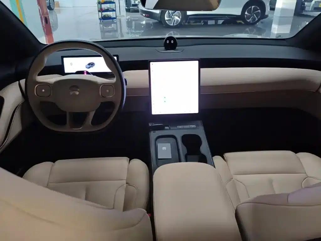 NIO ET5T 2024 Model 75kWh Touring — миниатюра 10