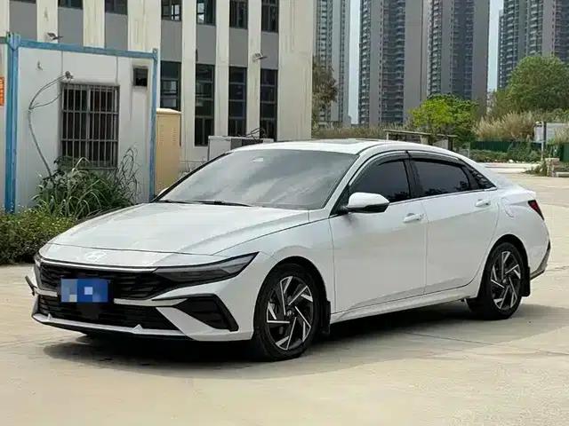 Hyundai Elantra 2023 1.5L CVT LUX Premium Edition