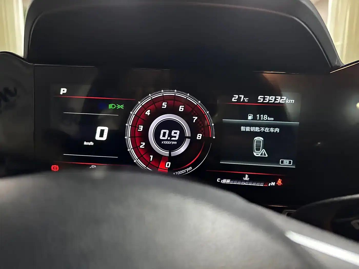 Hyundai Elantra 2022 1.5L CVT LUX Premium Edition — миниатюра 4