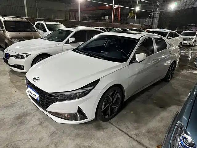 Hyundai Elantra 2022 1.5L CVT LUX Premium Edition