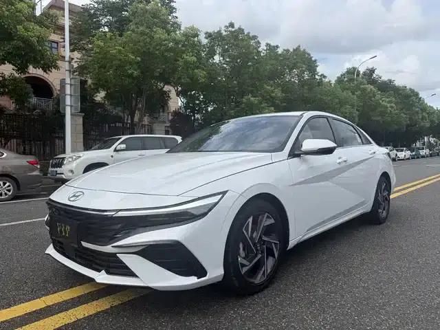 Hyundai Elantra 2023 1.5L CVT LUX Premium Edition