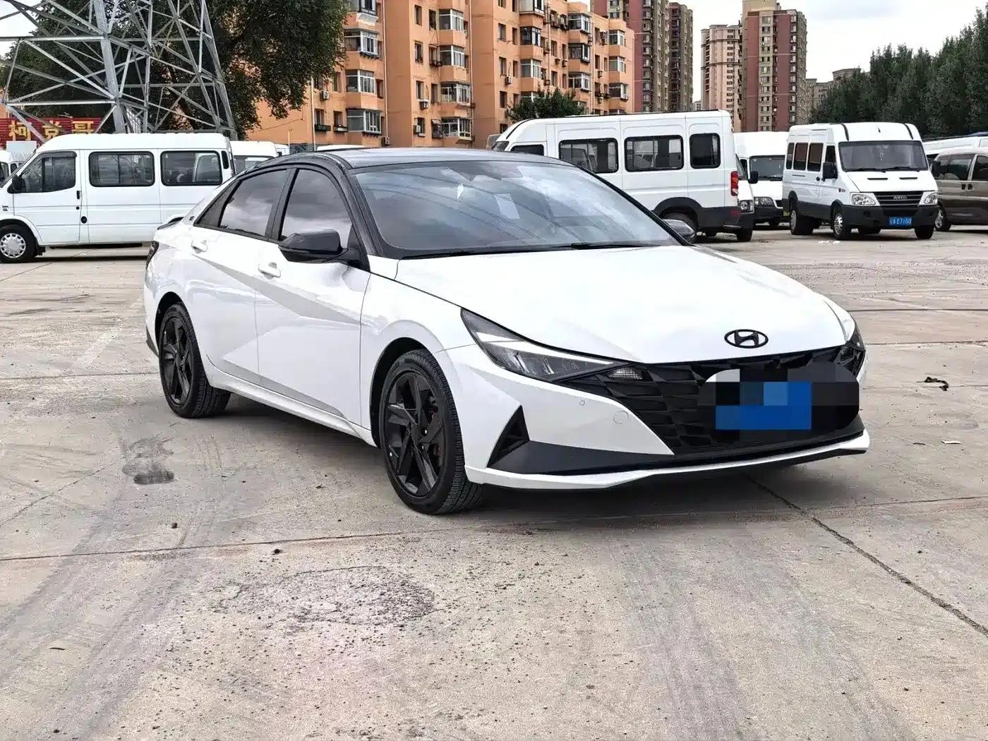 Hyundai Elantra 2022 1.5L CVT 20th Anniversary Edition — миниатюра 3