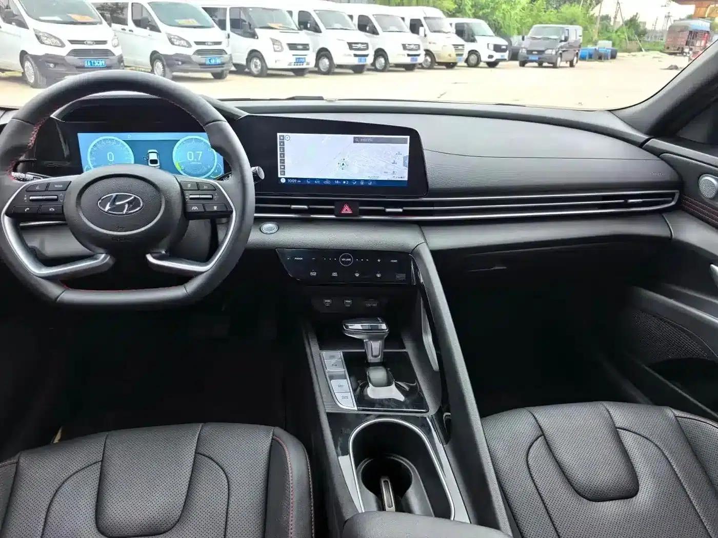 Hyundai Elantra 2022 1.5L CVT 20th Anniversary Edition — миниатюра 5