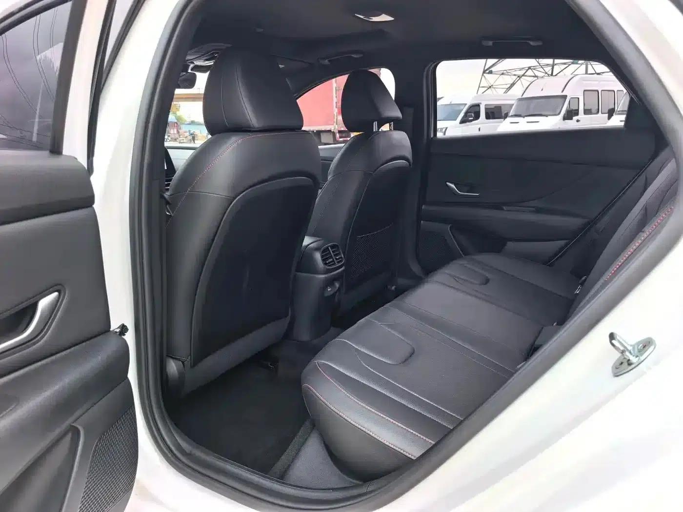 Hyundai Elantra 2022 1.5L CVT 20th Anniversary Edition — миниатюра 6