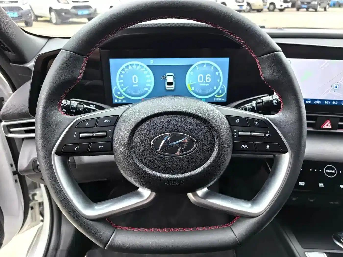 Hyundai Elantra 2022 1.5L CVT 20th Anniversary Edition — миниатюра 10