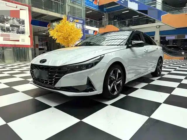 Hyundai Elantra 2022 1.5L CVT LUX Premium Edition