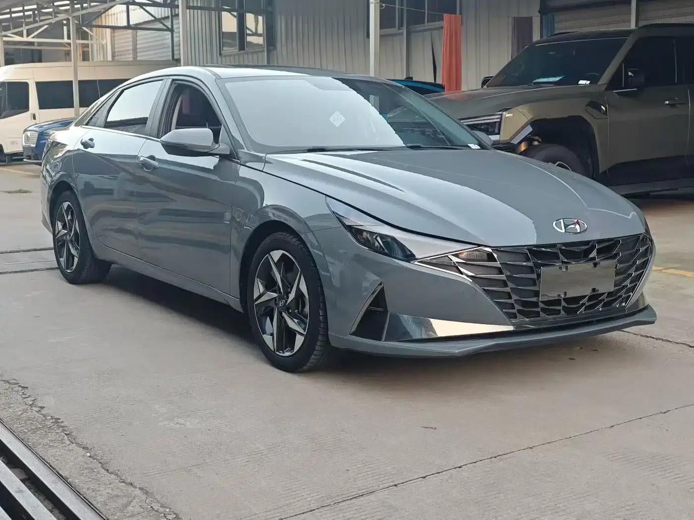Hyundai Elantra 2023 1.5L CVT GLX Elite Edition — миниатюра 3