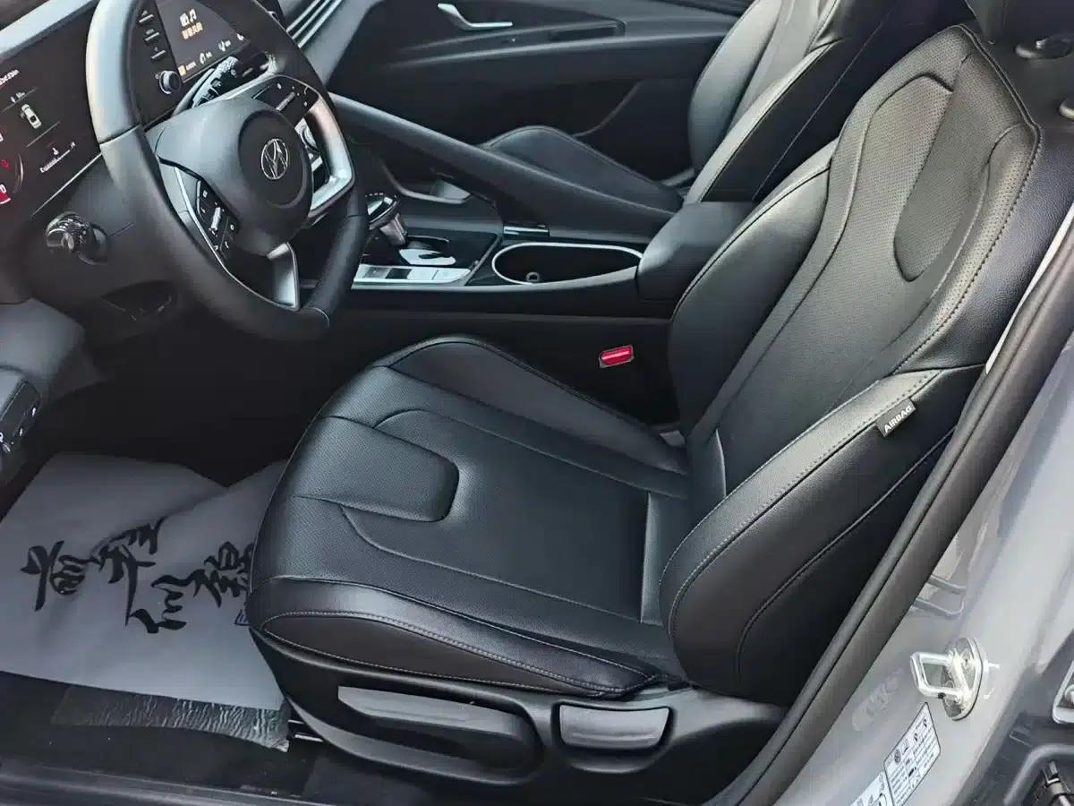 Hyundai Elantra 2023 1.5L CVT GLX Elite Edition — миниатюра 4