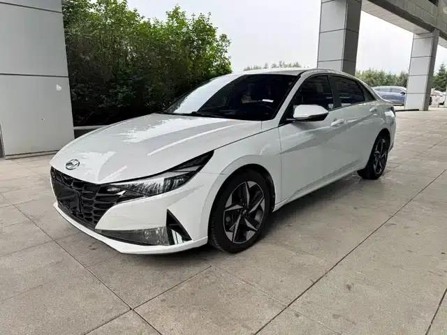 Hyundai Elantra 2023 1.5L CVT LUX Premium Edition