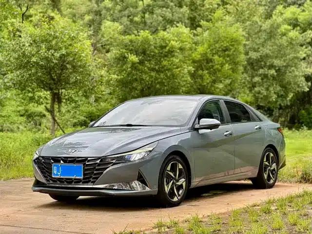 Hyundai Elantra 2021 1.5L CVT LUX Premium Edition