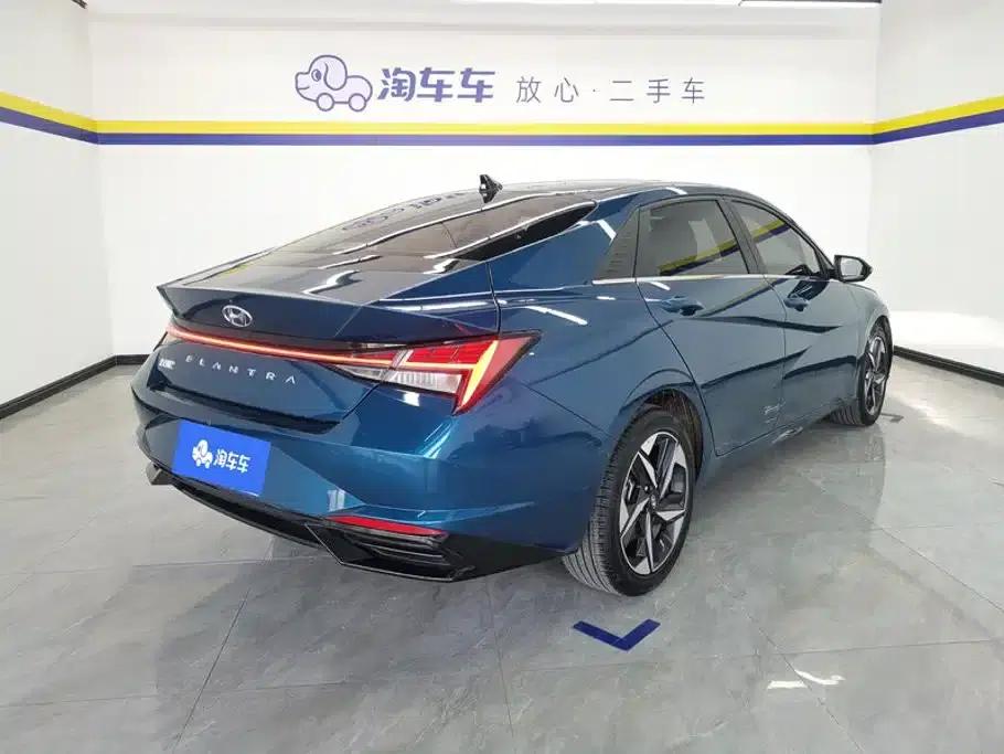 Hyundai Elantra 2021 1.5L CVT LUX Premium Edition — миниатюра 3