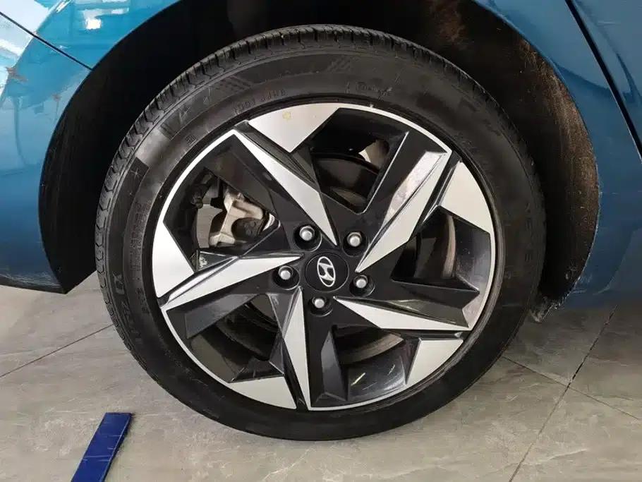 Hyundai Elantra 2021 1.5L CVT LUX Premium Edition — миниатюра 6