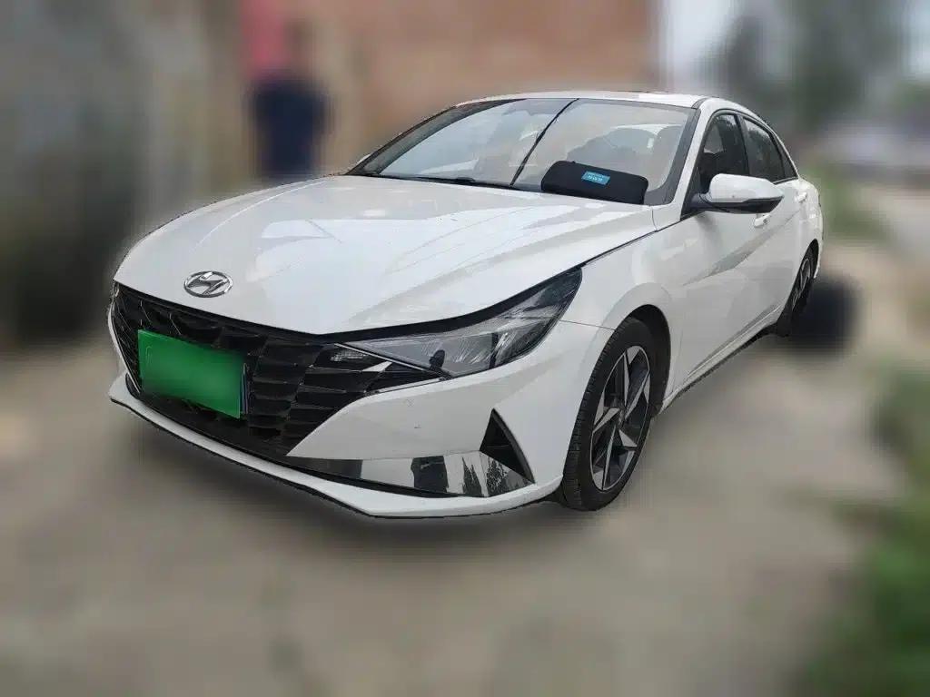 Hyundai Elantra 2022 1.5L CVT LUX Premium Edition — миниатюра 2