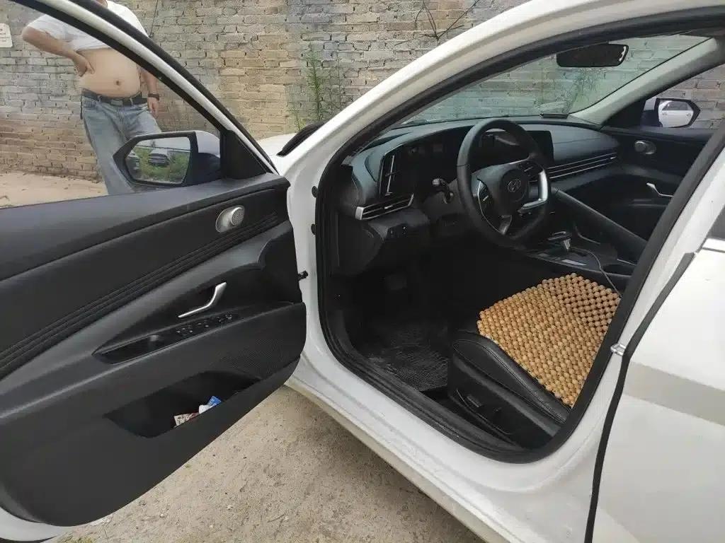 Hyundai Elantra 2022 1.5L CVT LUX Premium Edition — миниатюра 14