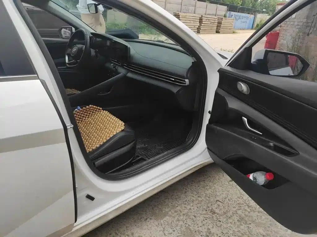 Hyundai Elantra 2022 1.5L CVT LUX Premium Edition — миниатюра 20