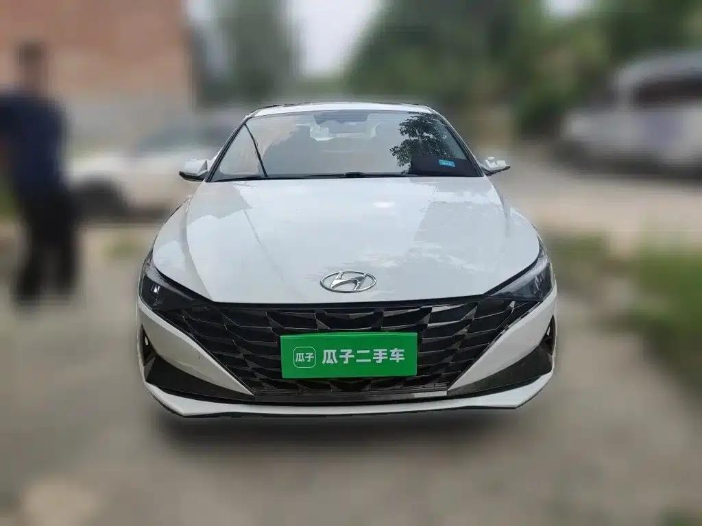 Hyundai Elantra 2022 1.5L CVT LUX Premium Edition — миниатюра 24