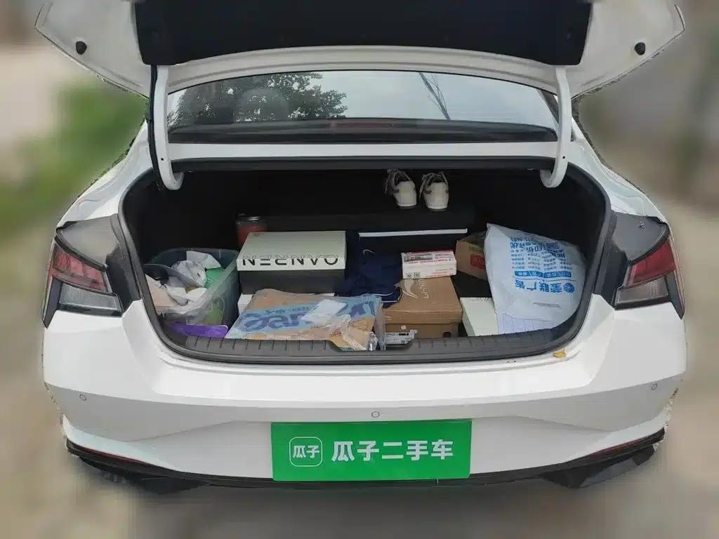Hyundai Elantra 2022 1.5L CVT LUX Premium Edition — миниатюра 10