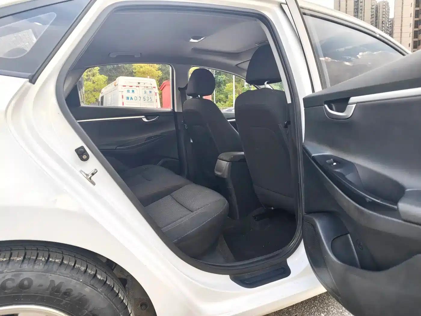 Hyundai Elantra 2017 1.6L Automatic Value Edition GLS — миниатюра 11