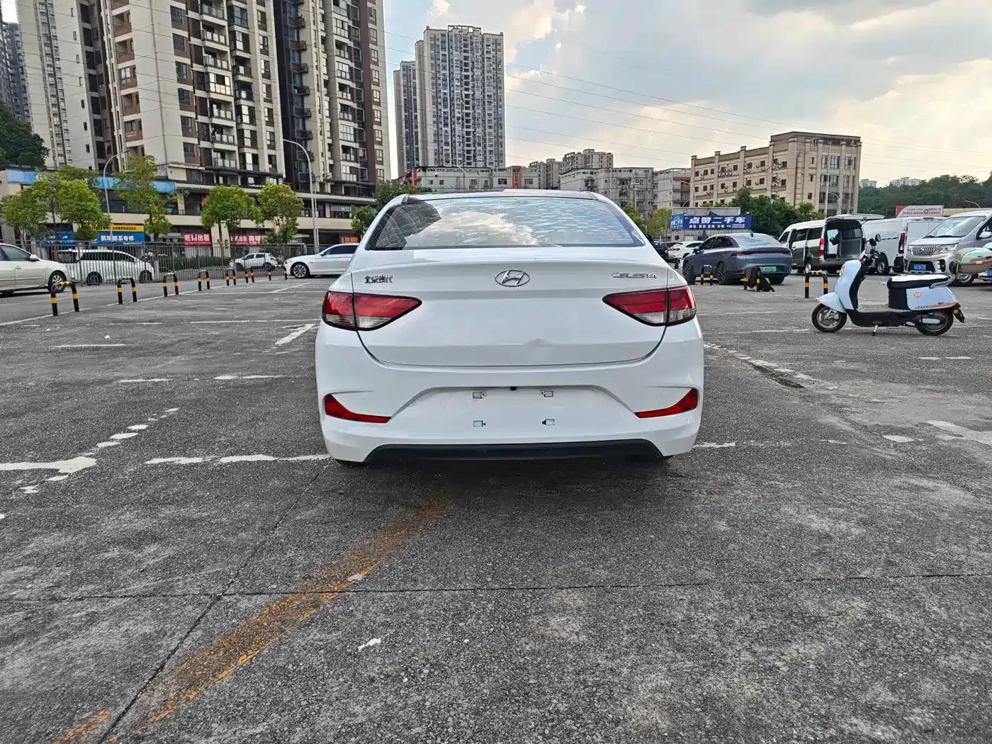 Hyundai Elantra 2017 1.6L Automatic Value Edition GLS — миниатюра 6