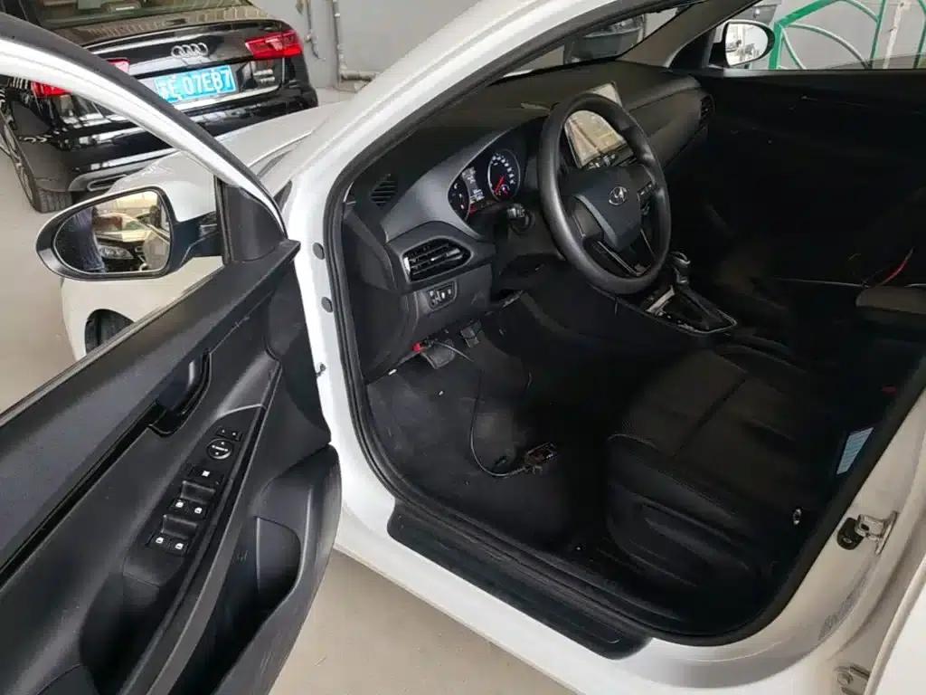 Hyundai Elantra 2020 1.6L Automatic GL Edition — миниатюра 16