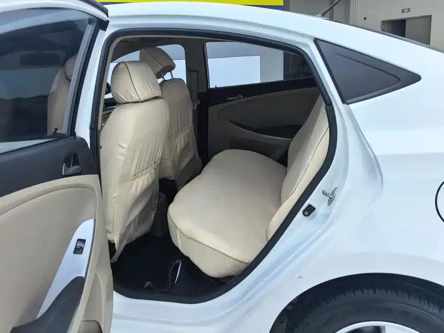2016 Hyundai Reina 1.4L Automatic Intelligent GLS — миниатюра 11
