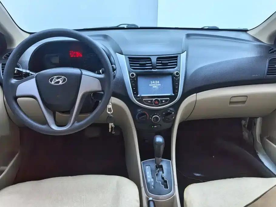 2016 Hyundai Reina 1.4L Automatic Intelligent GLS — миниатюра 12