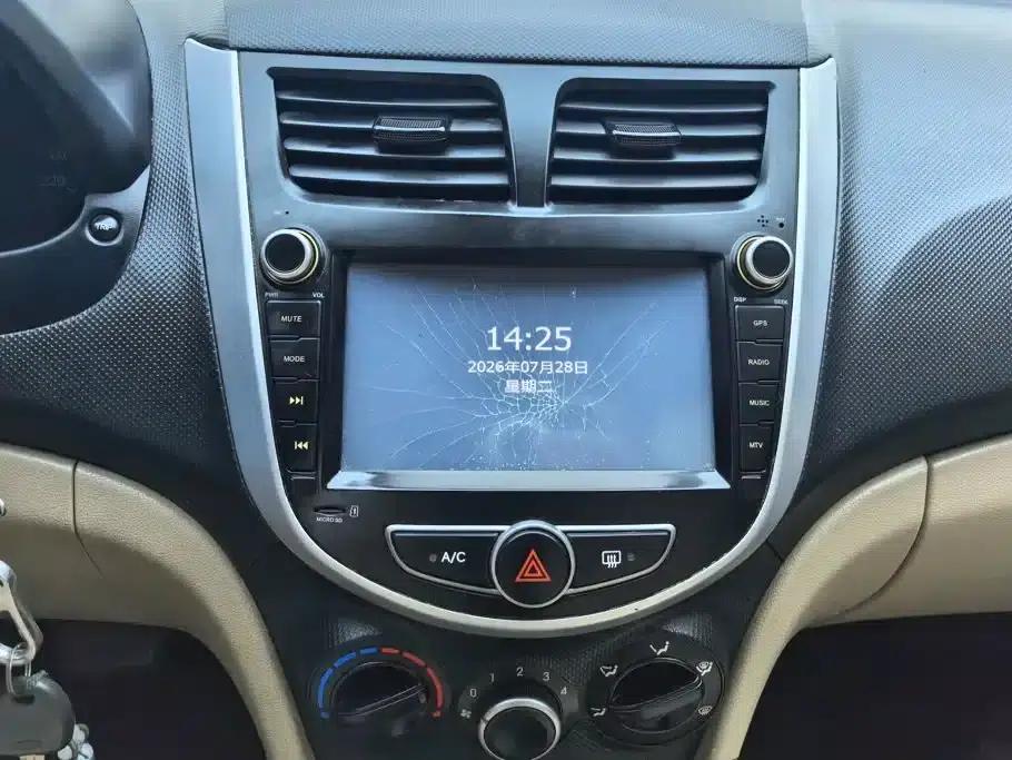2016 Hyundai Reina 1.4L Automatic Intelligent GLS — миниатюра 13