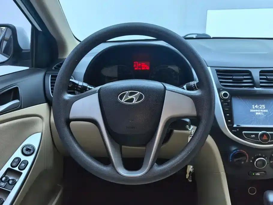 2016 Hyundai Reina 1.4L Automatic Intelligent GLS — миниатюра 15