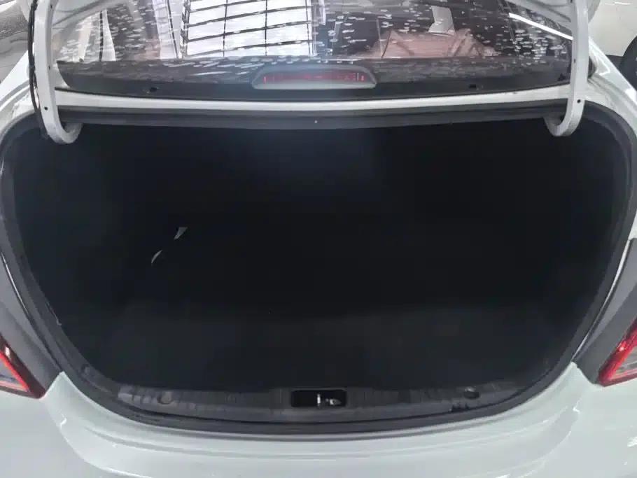 2016 Hyundai Reina 1.4L Automatic Intelligent GLS — миниатюра 4