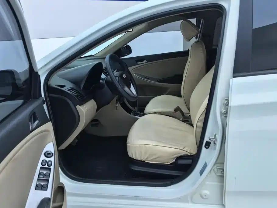 2016 Hyundai Reina 1.4L Automatic Intelligent GLS — миниатюра 9