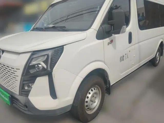 Dongfeng Yufeng 2023 V9+ 2.0T Manual Front-Wheel-Drive Multi-Function Mid-Roof Van with 7/8/9 Seats