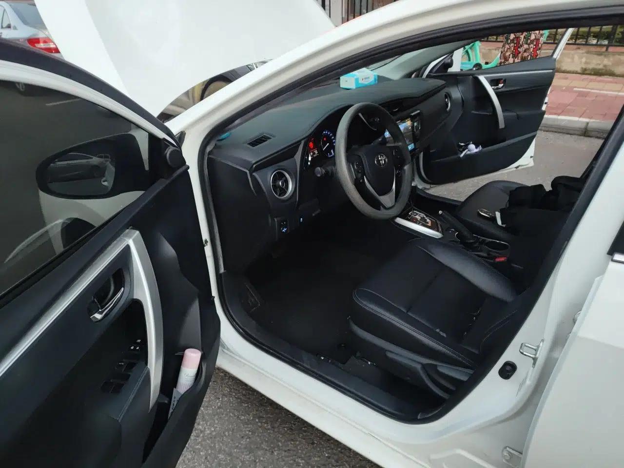 Toyota Corolla 2018 1.2T S-CVT GL-i Zhihui Edition — миниатюра 16