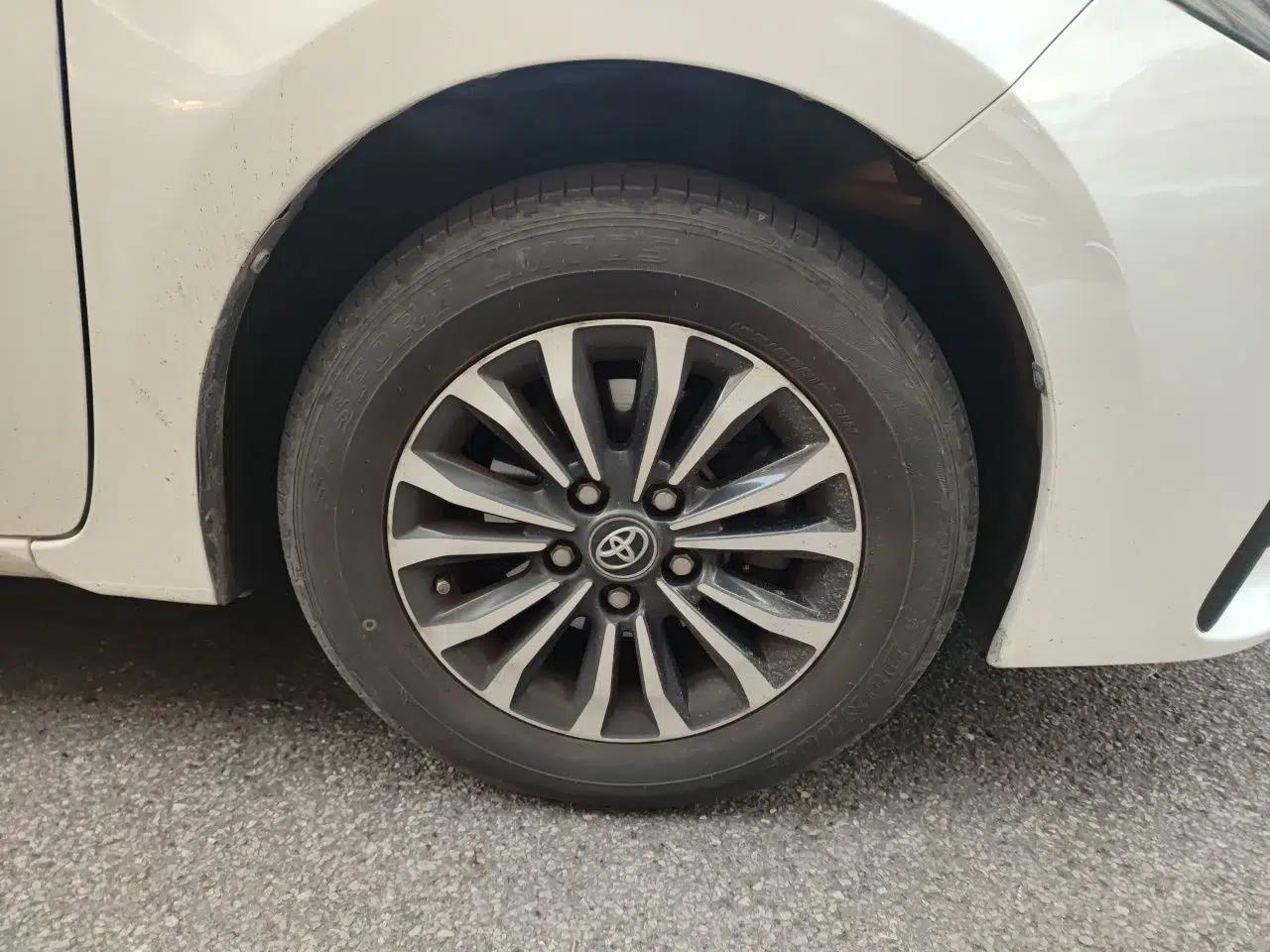 Toyota Corolla 2018 1.2T S-CVT GL-i Zhihui Edition — миниатюра 8