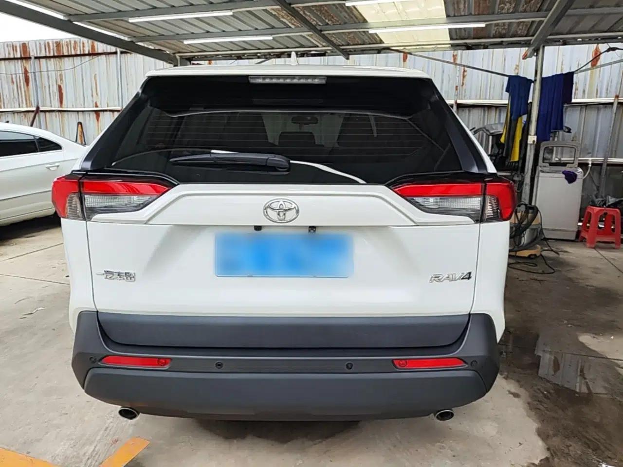 Toyota RAV4 2023 2.0L CVT Two-Wheel Drive Urban Edition — миниатюра 5