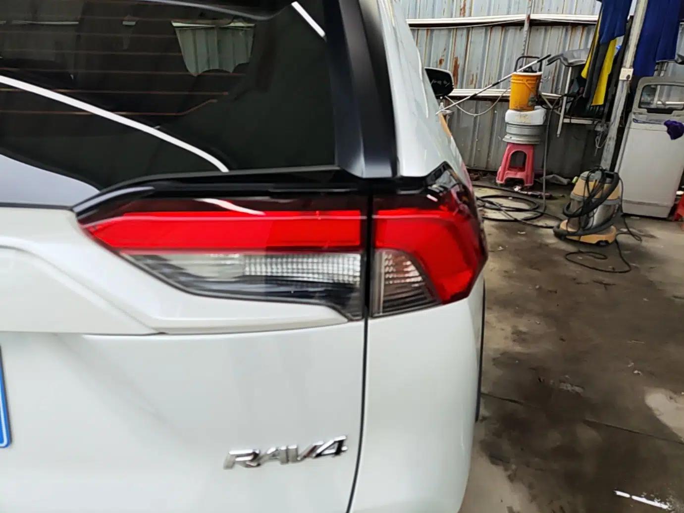 Toyota RAV4 2023 2.0L CVT Two-Wheel Drive Urban Edition — миниатюра 9