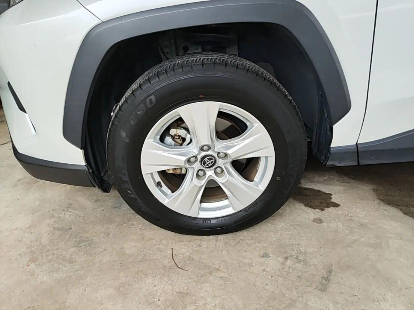 Toyota RAV4 2023 2.0L CVT Two-Wheel Drive Urban Edition — миниатюра 10