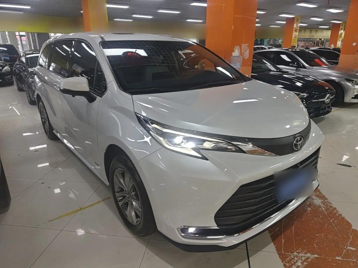 Toyota SIENNA 2024 2.5L Hybrid Comfort Edition — миниатюра 3