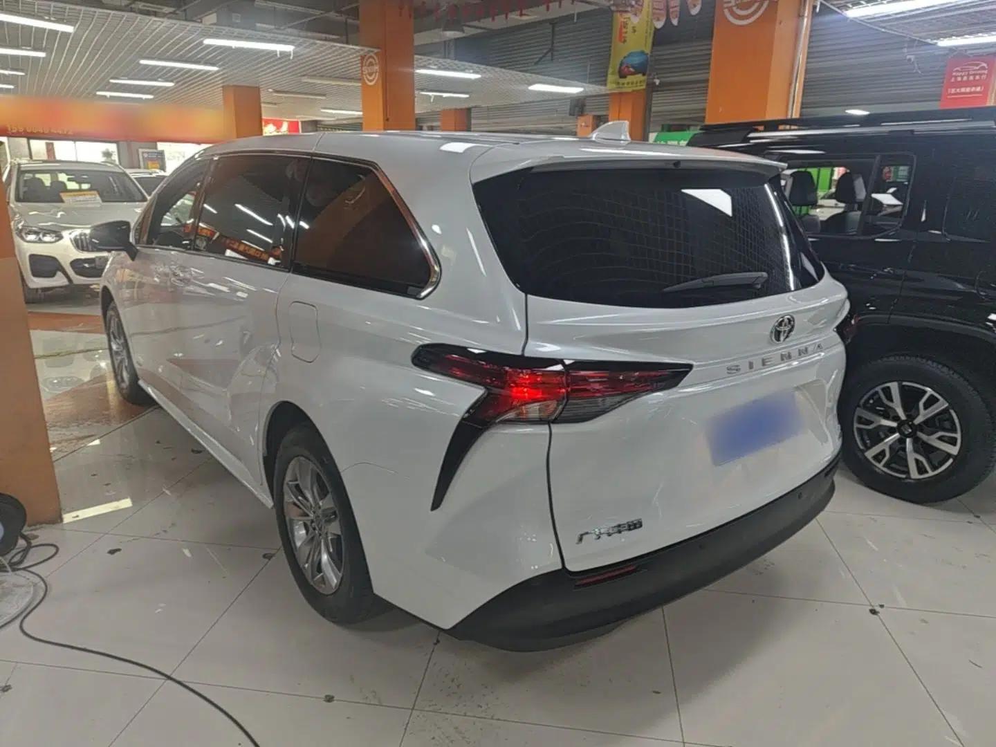 Toyota SIENNA 2024 2.5L Hybrid Comfort Edition — миниатюра 4