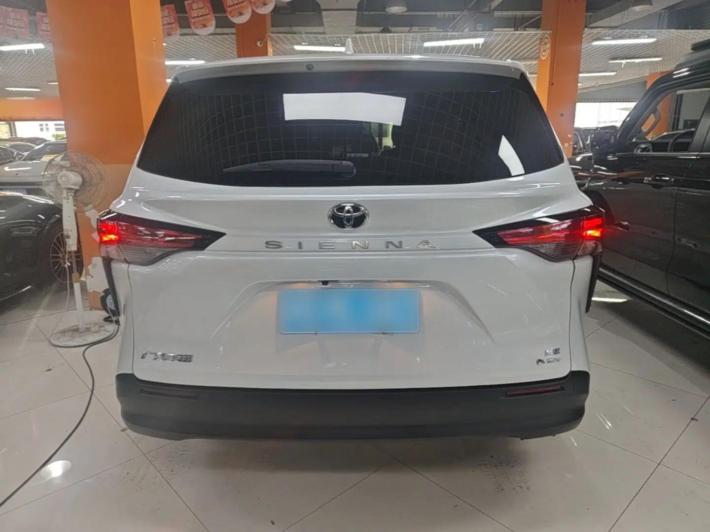 Toyota SIENNA 2024 2.5L Hybrid Comfort Edition — миниатюра 5