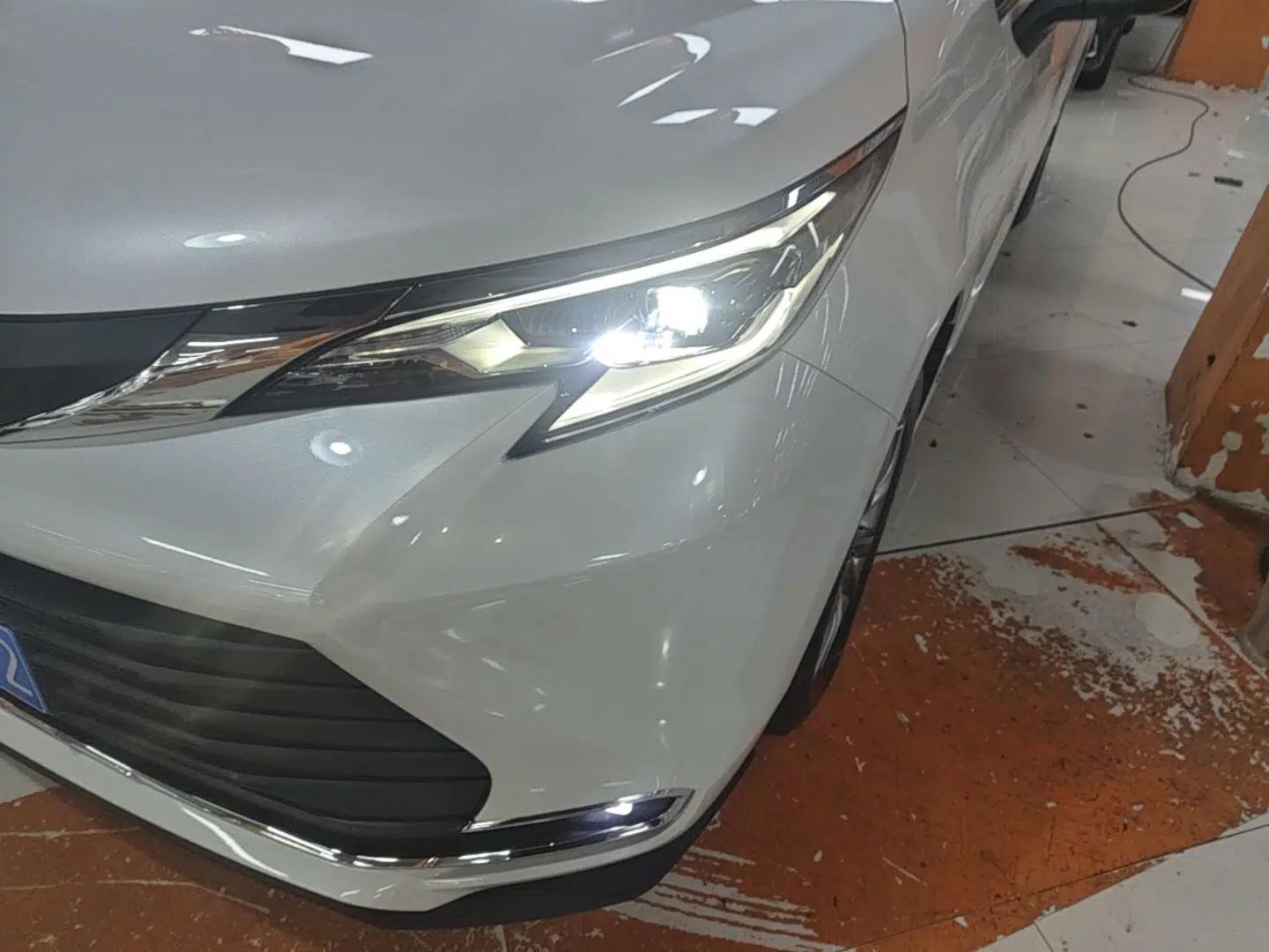 Toyota SIENNA 2024 2.5L Hybrid Comfort Edition — миниатюра 8