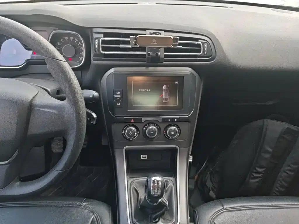 Citroën C4 Sega 2016 1.6L Manual Comfort Edition — миниатюра 13