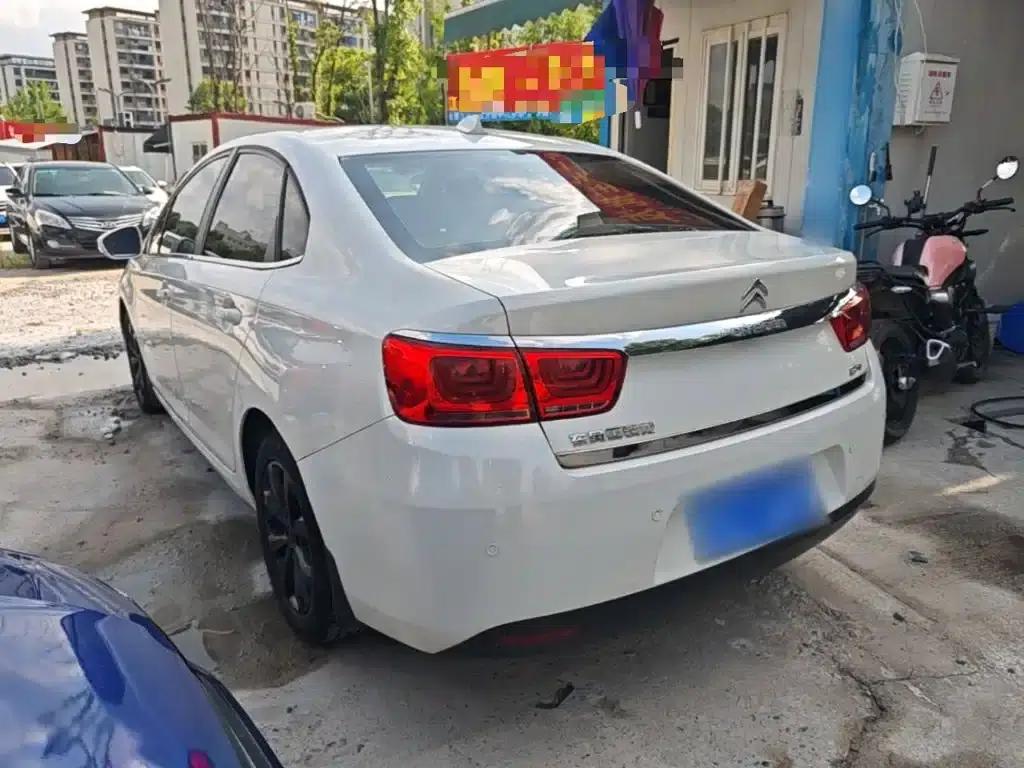 Citroën C4 Sega 2016 1.6L Manual Comfort Edition — миниатюра 5