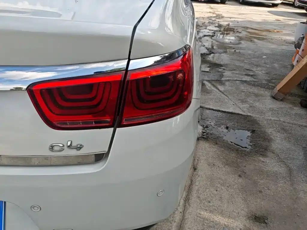 Citroën C4 Sega 2016 1.6L Manual Comfort Edition — миниатюра 8
